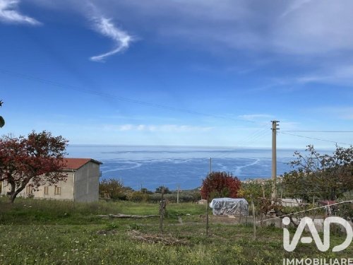 Detached house in Longobardi