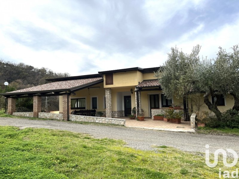 Villa en Fiumefreddo Bruzio