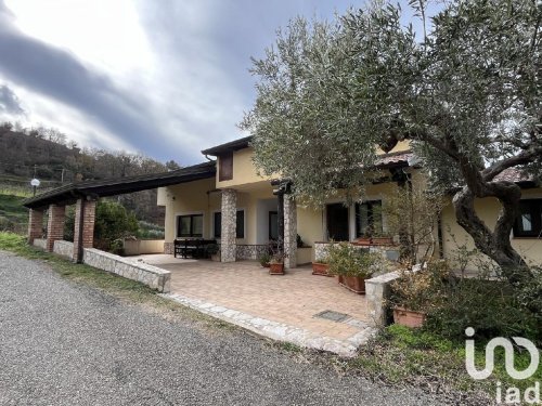 Villa en Fiumefreddo Bruzio