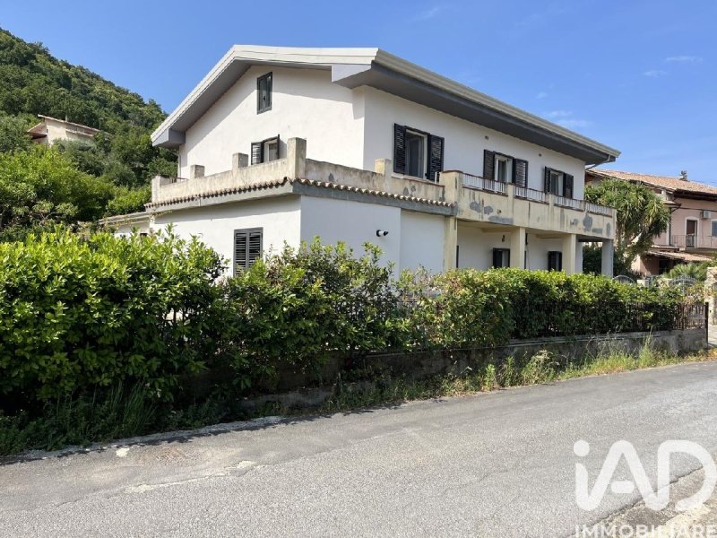Detached house in Fiumefreddo Bruzio