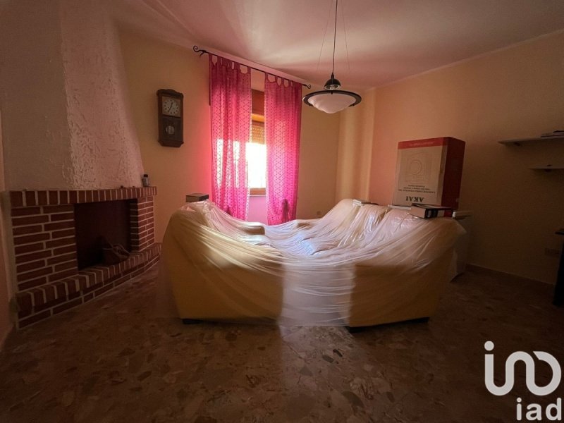 Detached house in Longobardi
