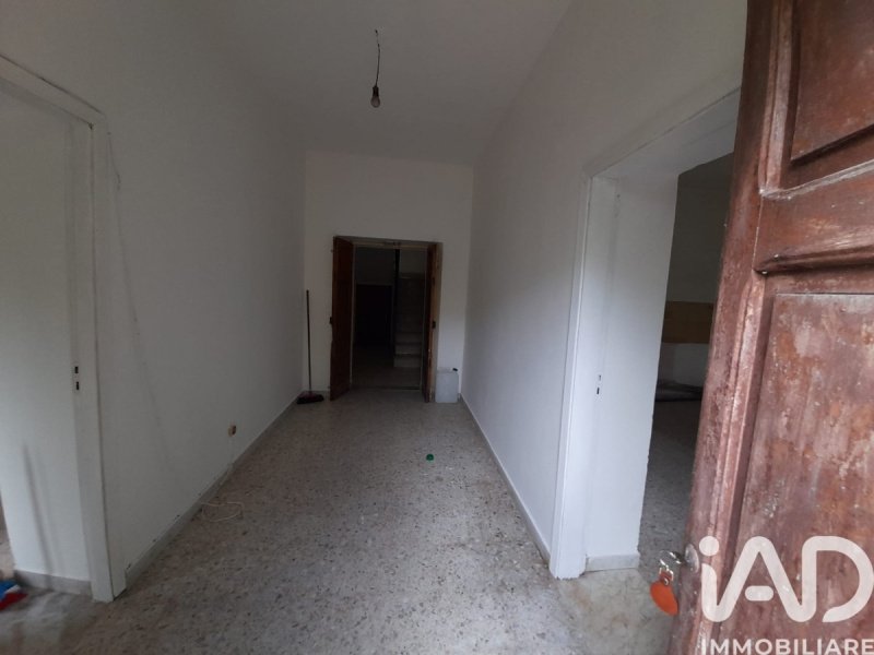 Detached house in Longobardi