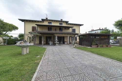 Half-vrijstaande woning in Ravenna