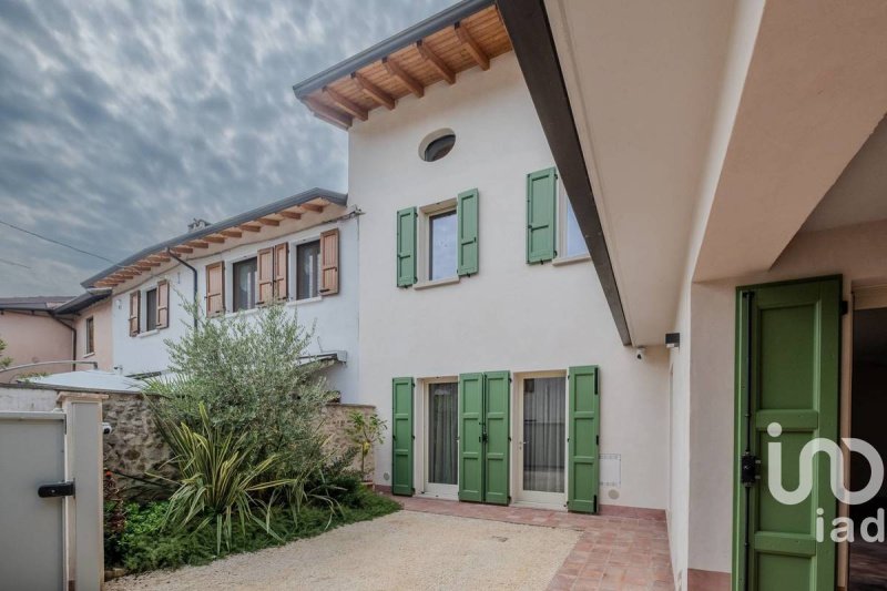 Вилла в Кастильоне-делле-Стивьере