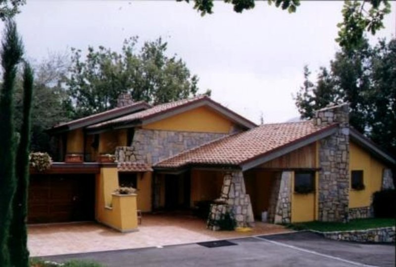 Villa à Poli