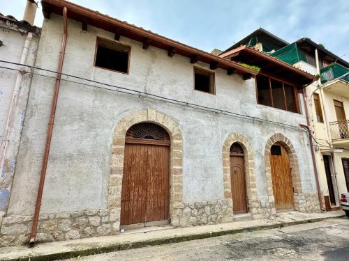 Vrijstaande woning in Partinico