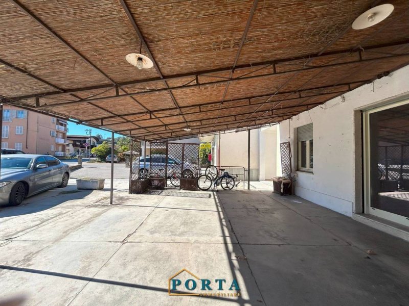 Edifício comercial em Clavesana