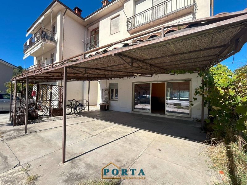 Edifício comercial em Clavesana