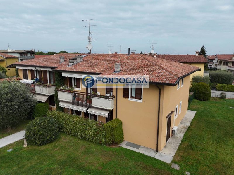 加尔达湖群滨代森扎诺公寓