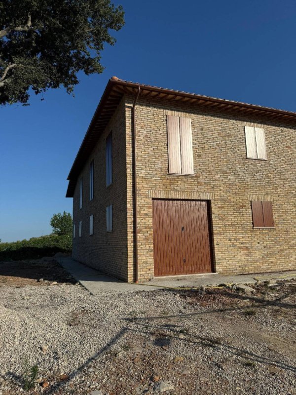 Maison de campagne à Appignano del Tronto