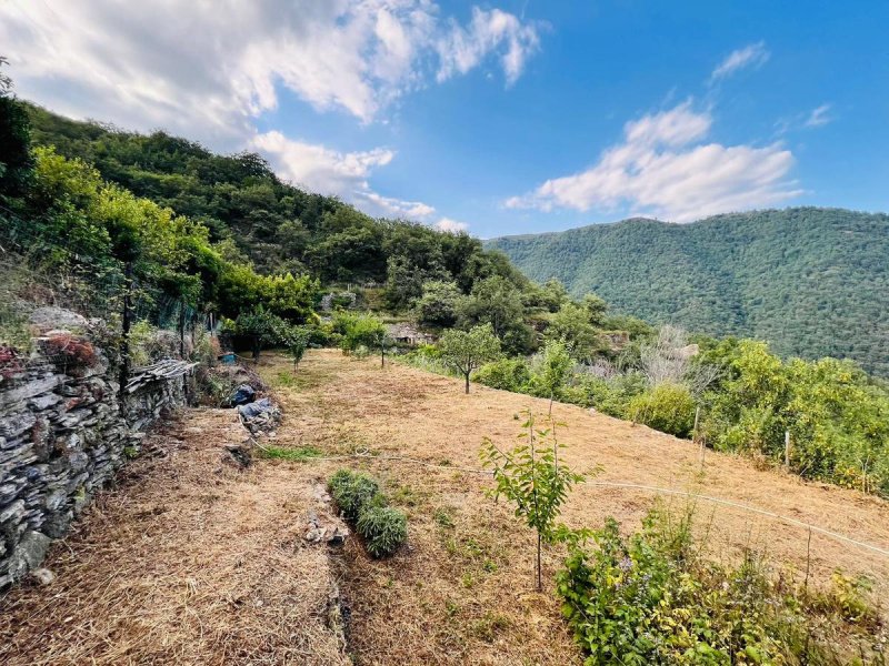 Casa geminada em Prelà