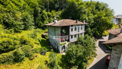 Casa de campo en Frisanco