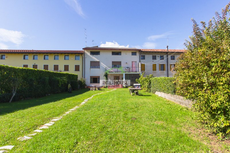 蒙泰雷亚莱瓦尔切利纳公寓