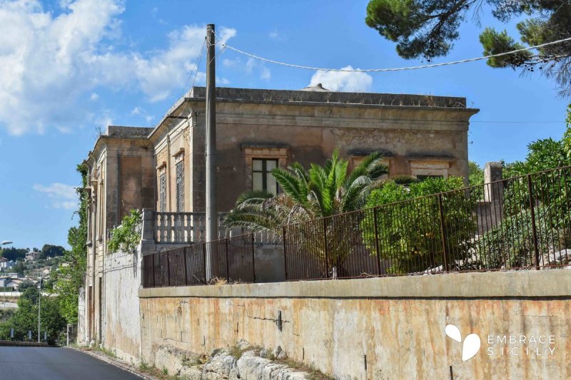 Historiskt hus i Noto