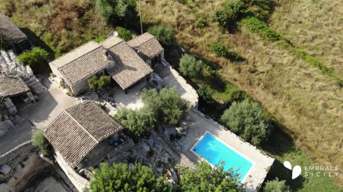 Hus på landet i Noto