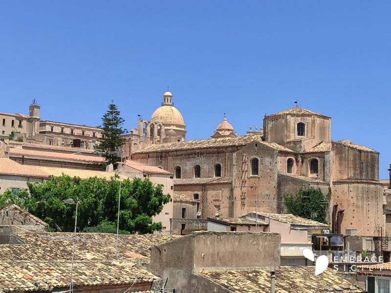 Historisk lägenhet i Noto