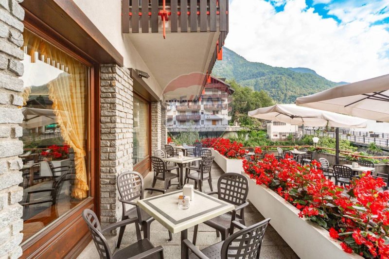 Immobile commerciale a Scopello