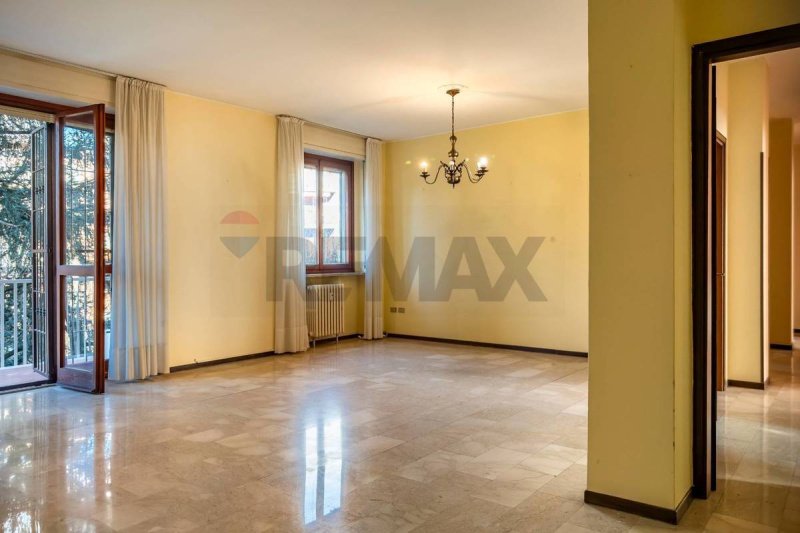 圣多纳托-米拉内塞公寓