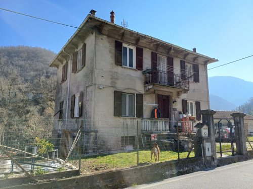 Maison individuelle à Isola del Cantone