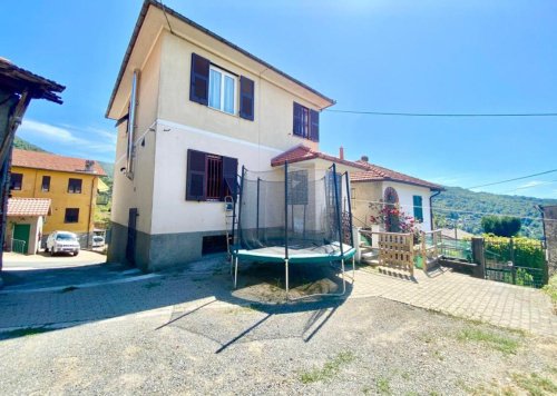 Casa indipendente a Savignone