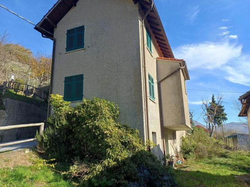 Vrijstaande woning in Savignone