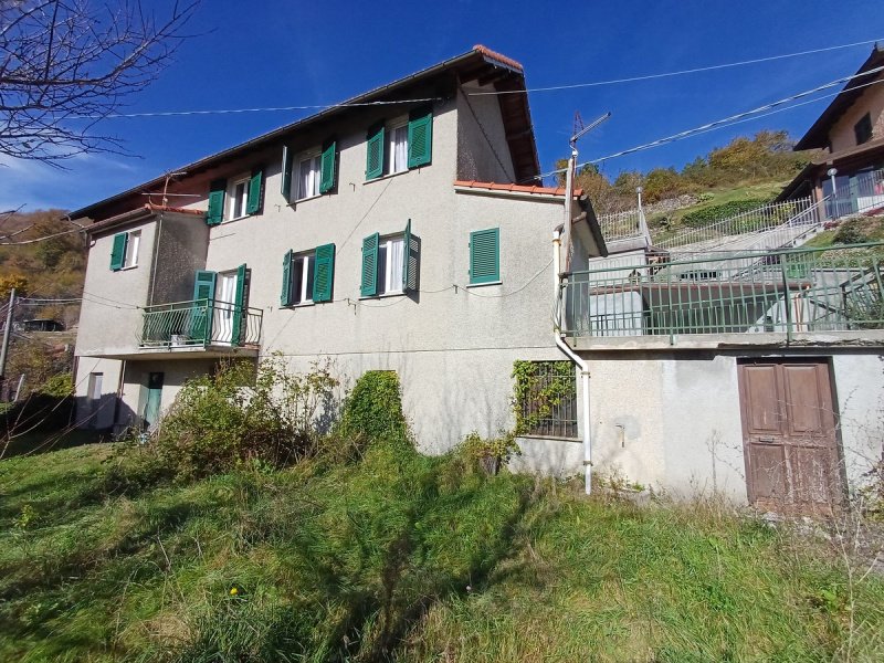 3 Bedrooms Detached house for sale in Savignone [802554] | Gate-away®