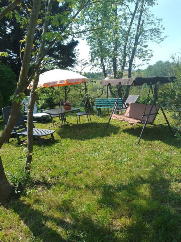 Half-vrijstaande woning in Asti