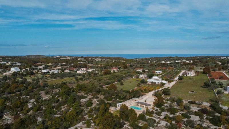 Inmueble comercial en Cisternino