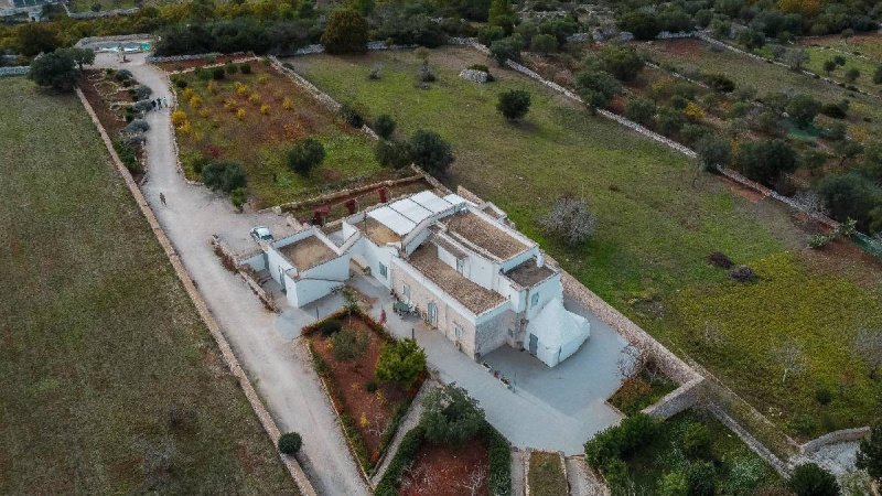 Inmueble comercial en Cisternino