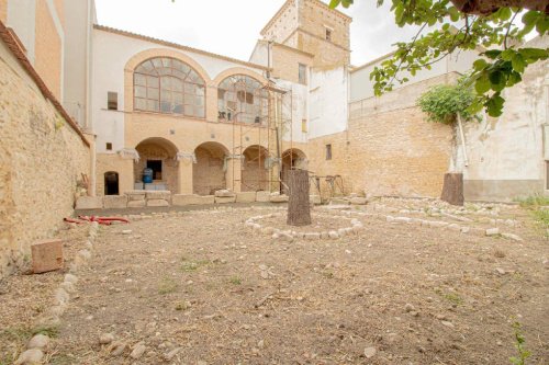 Bedrijfspand in Troia