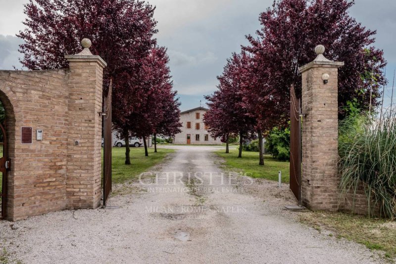 Villa in Ceresara