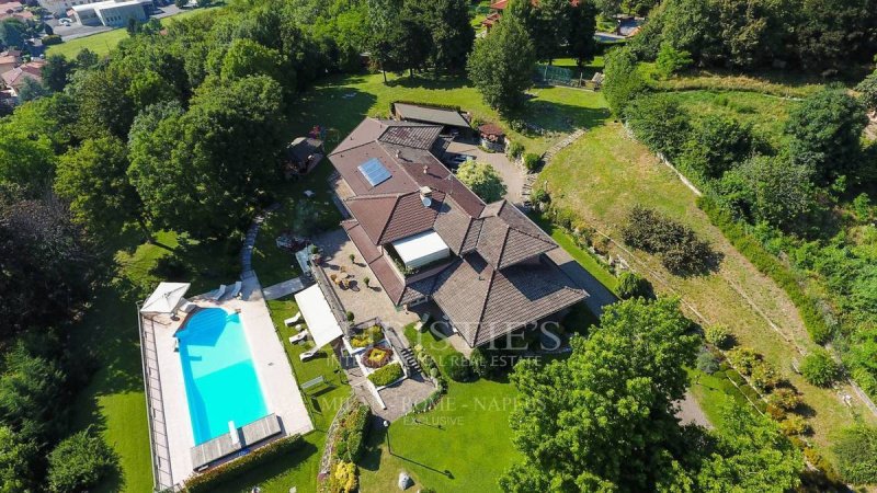 Villa in Longone al Segrino