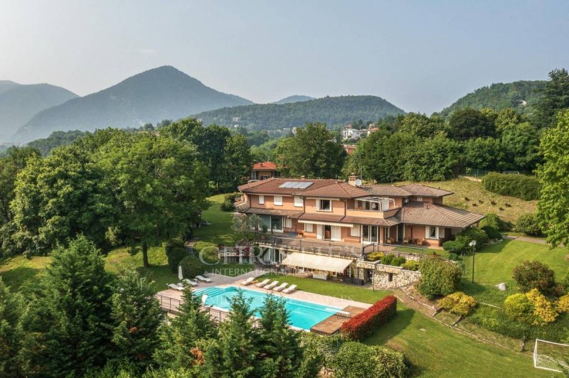 Villa i Longone al Segrino