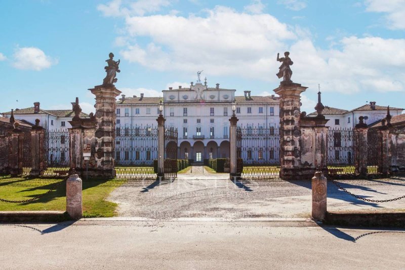 Villa in Orio Litta
