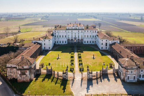 Villa in Orio Litta