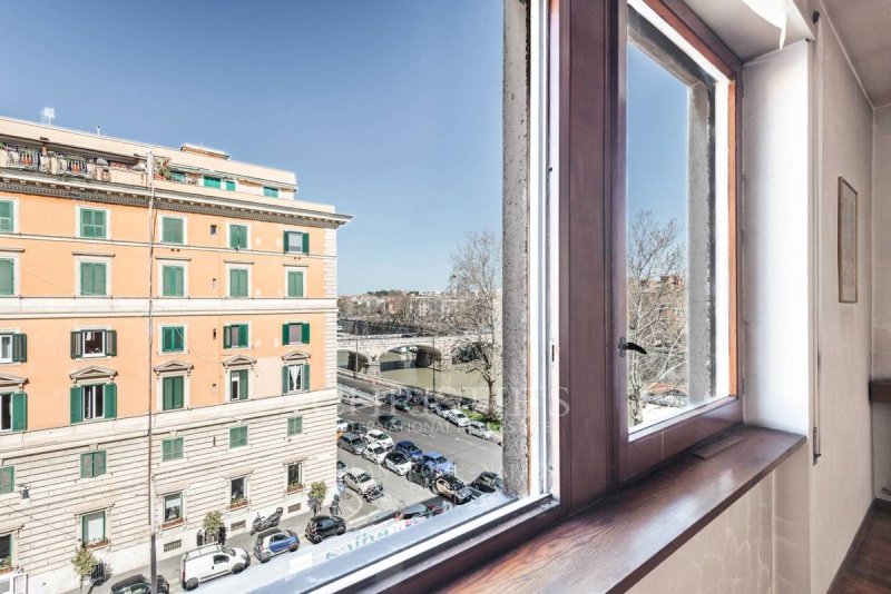 Zakelijk onroerend goed in Roma
