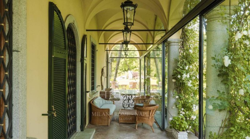 Villa in Carugo