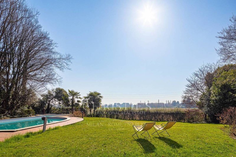 Villa i Peschiera Borromeo