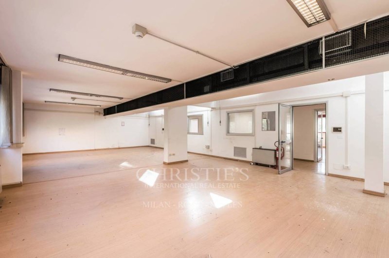 Zakelijk onroerend goed in Roma