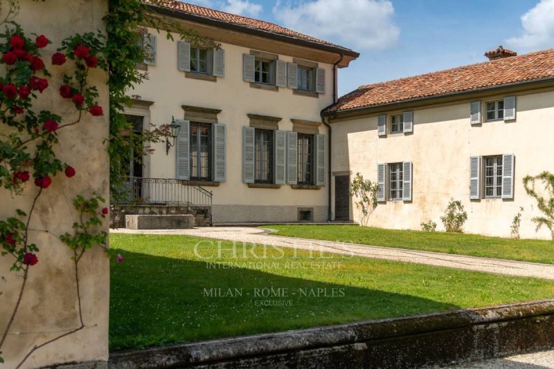 Villa a Como