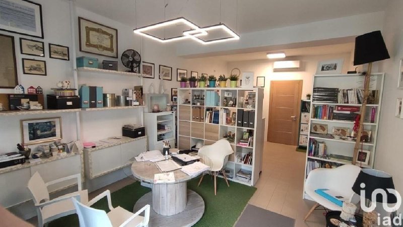 Edifício comercial em Fano