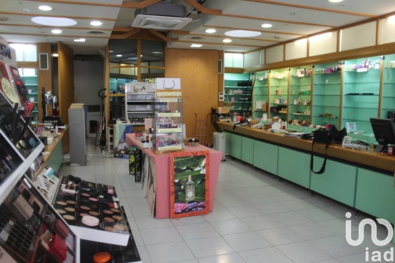 Edifício comercial em Fano