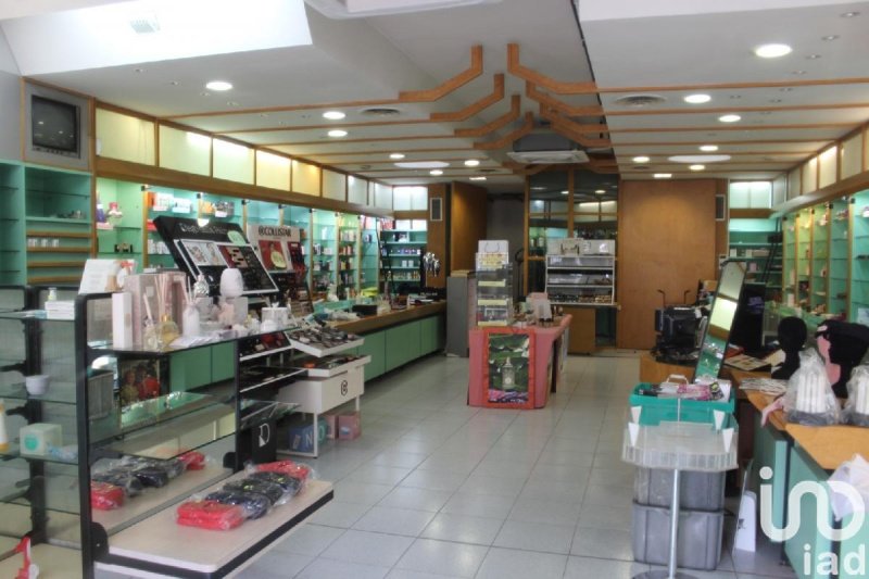 Edifício comercial em Fano