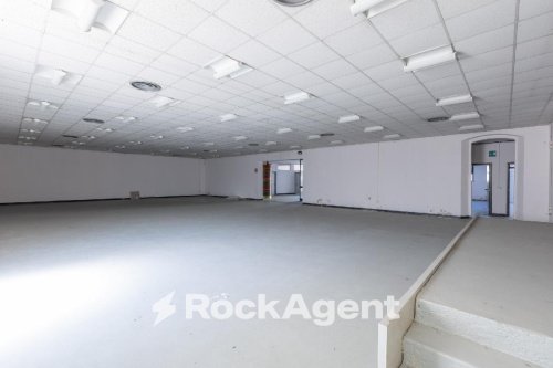 Kommersiell byggnad i Pisa