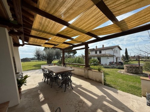 Moradia em Montalto di Castro