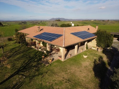 Moradia em Montalto di Castro