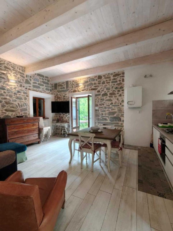 Half-vrijstaande woning in Bagnone