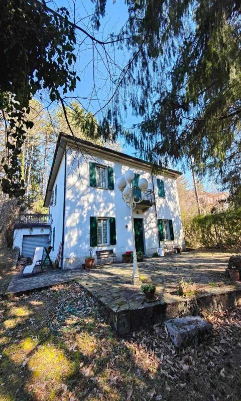 Villa in Comano
