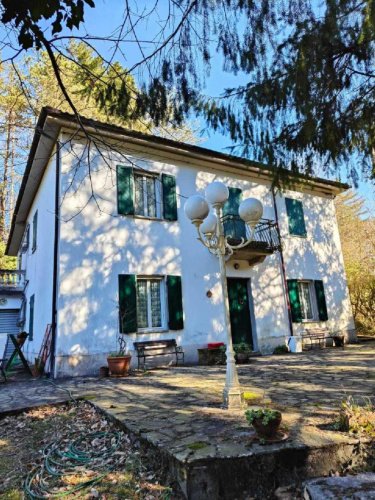 Villa in Comano