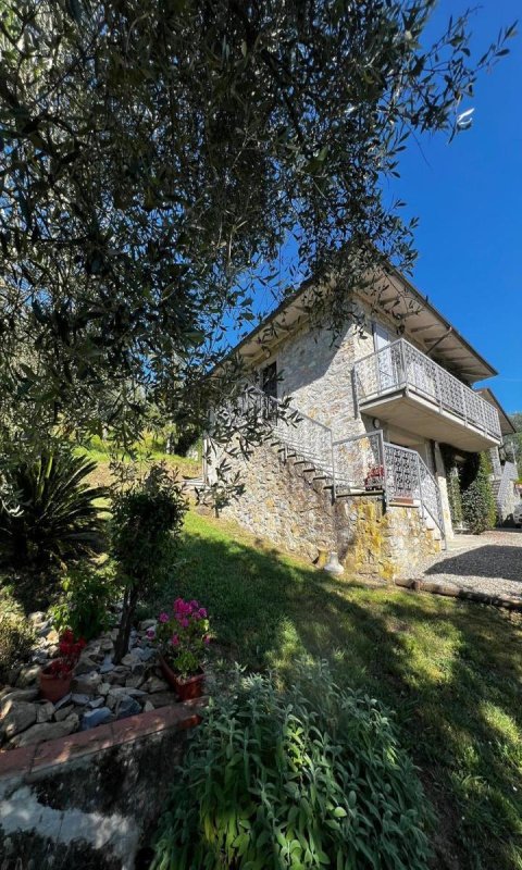 Klein huisje op het platteland in Fivizzano